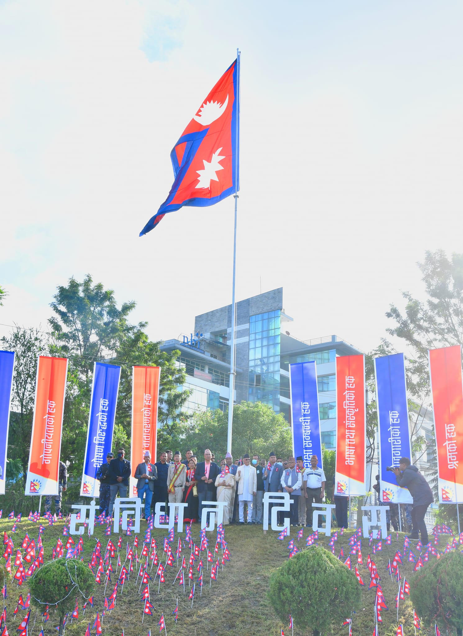 UML with national flag-21695182364.jpg